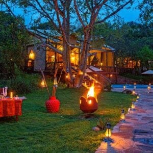 Serengeti-Migration-Camp—dining—romantic-private-dinner-by-the-lounge – Kopi