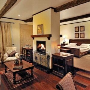 TheManor—Cottage-Suite-Bedroom