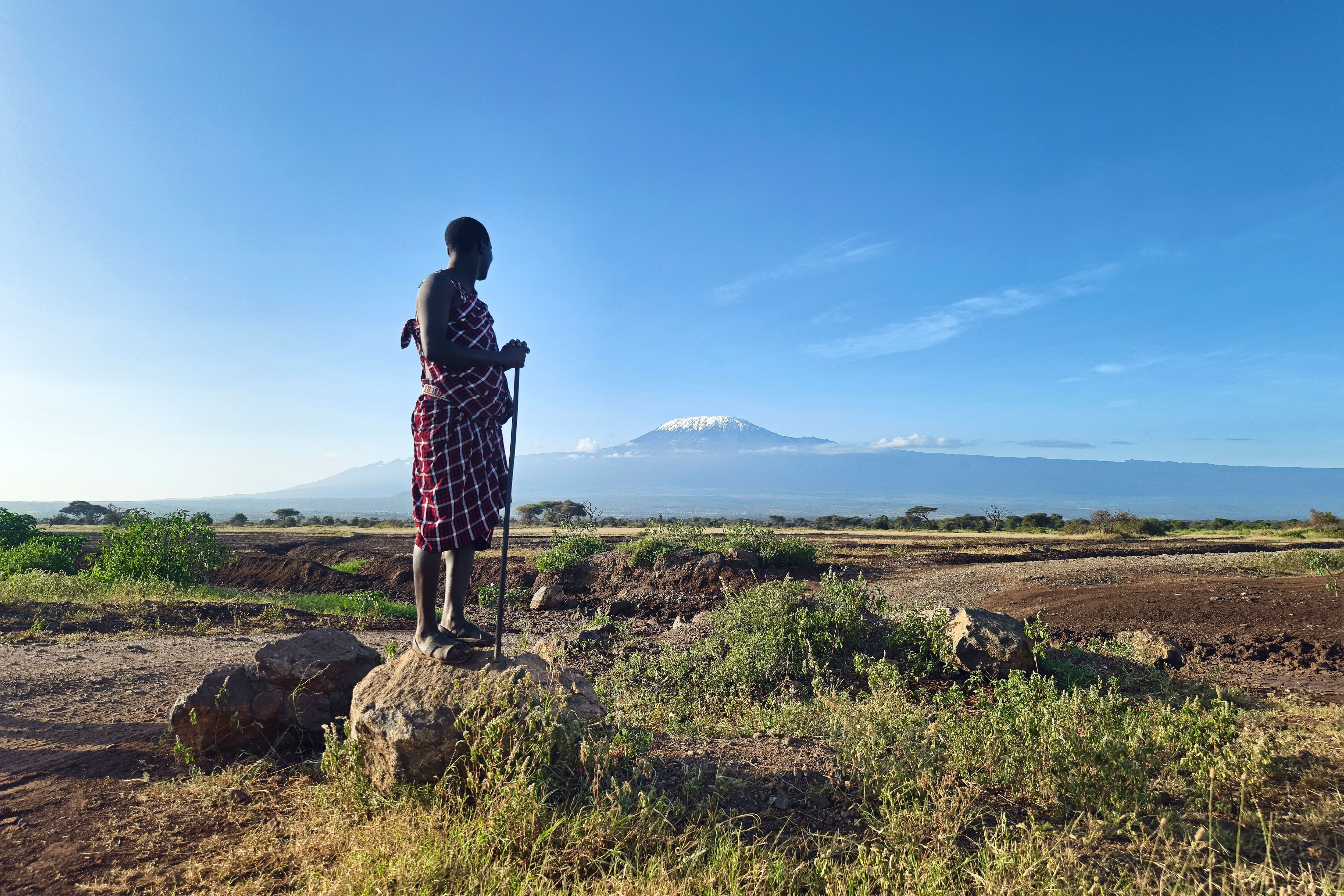Masai med Kilimanjaro i baggrunden » Tembo Safari Masai med Kilimanjaro i baggrunden