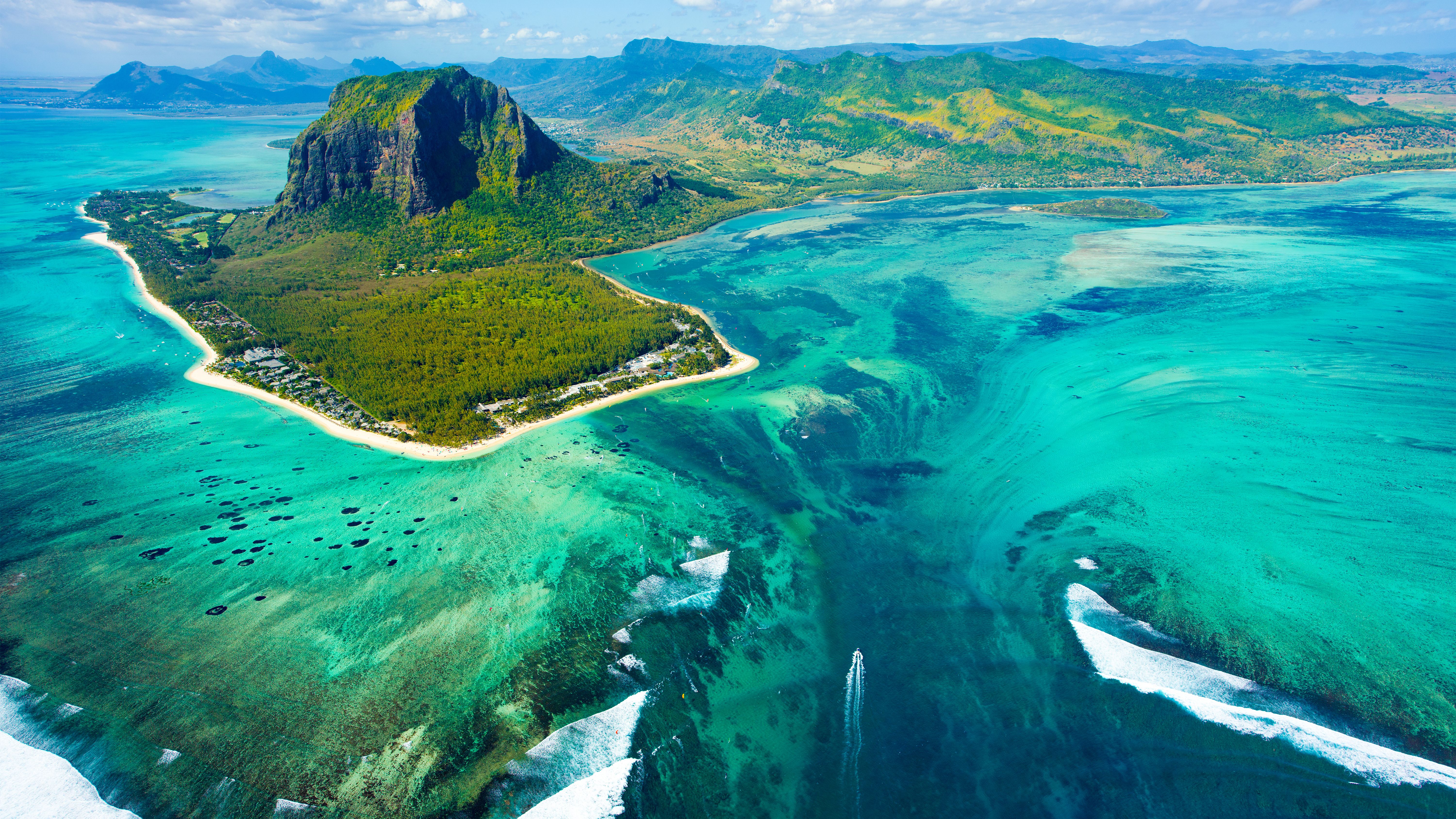 AerialViewOfMauritiusIslandPanoramaAndFamousLeMorne » Tembo Safari Rejsemål billede på hjemmesiden - Mauritius