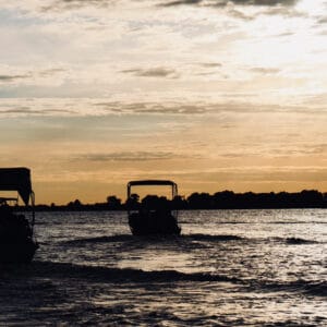 Solnedgang over Chobe Floden på bådsafari