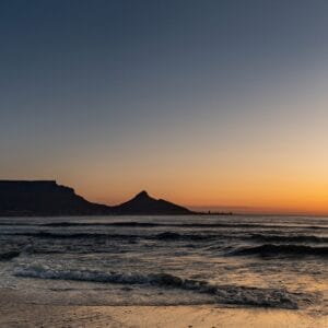 Solnedgang over Table Mountain fra Bloubergstrand