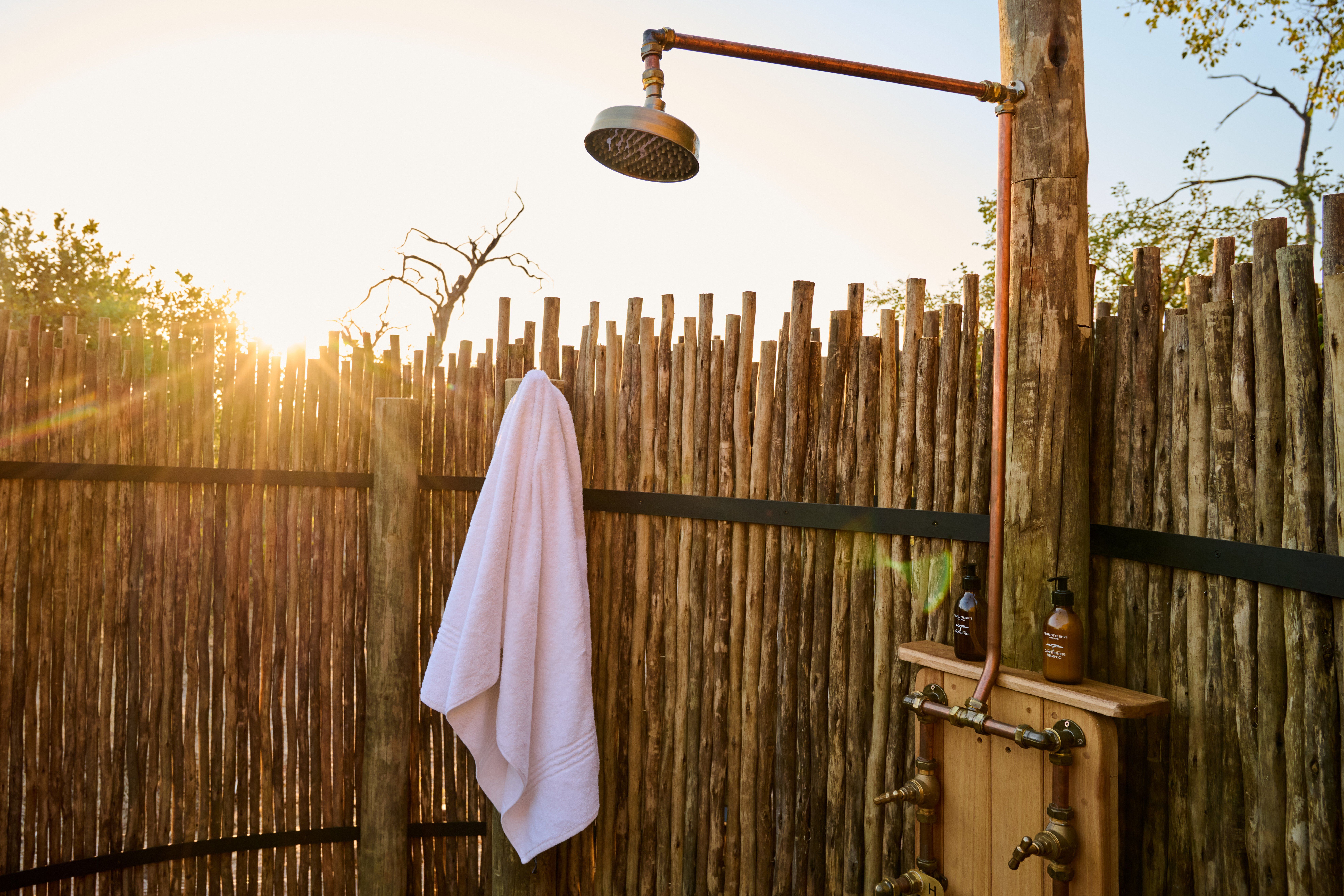 Savute Safari Lodge Botswana udendørs bruserbad » Tembo Safari Savute Safari Lodge Botswana udendørs bruserbad