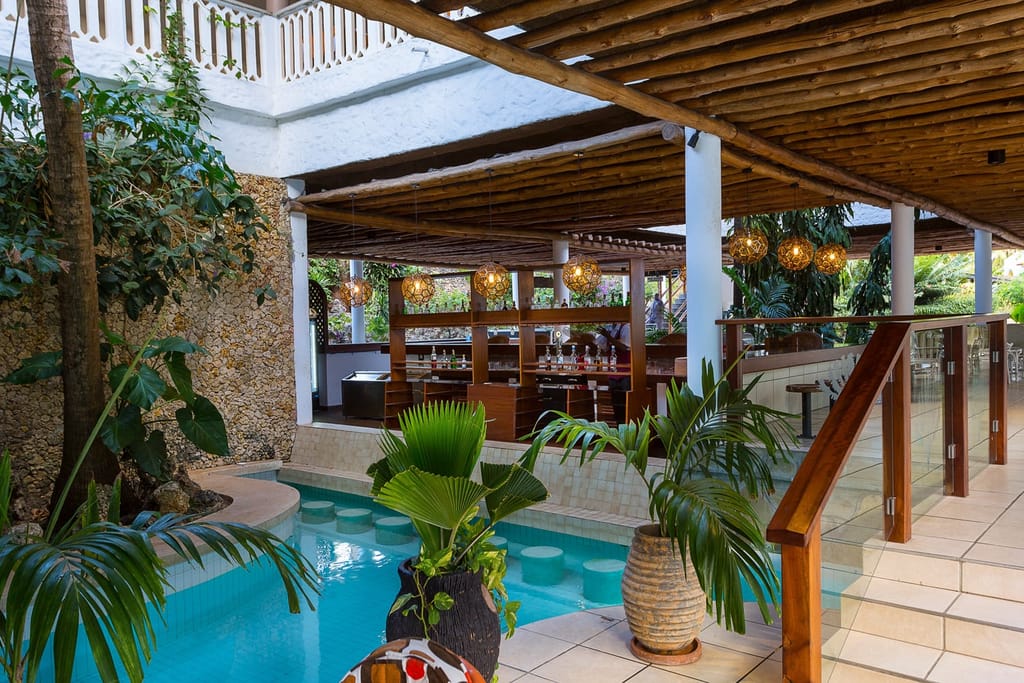 Travellers Beach Hotel