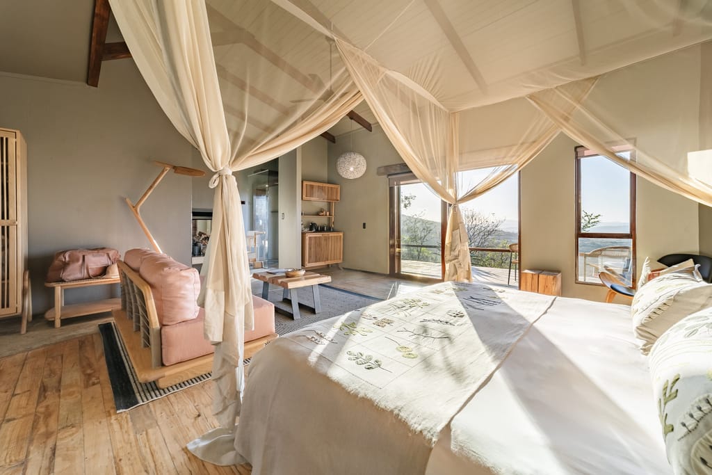 Rhino Ridge Safari Lodge