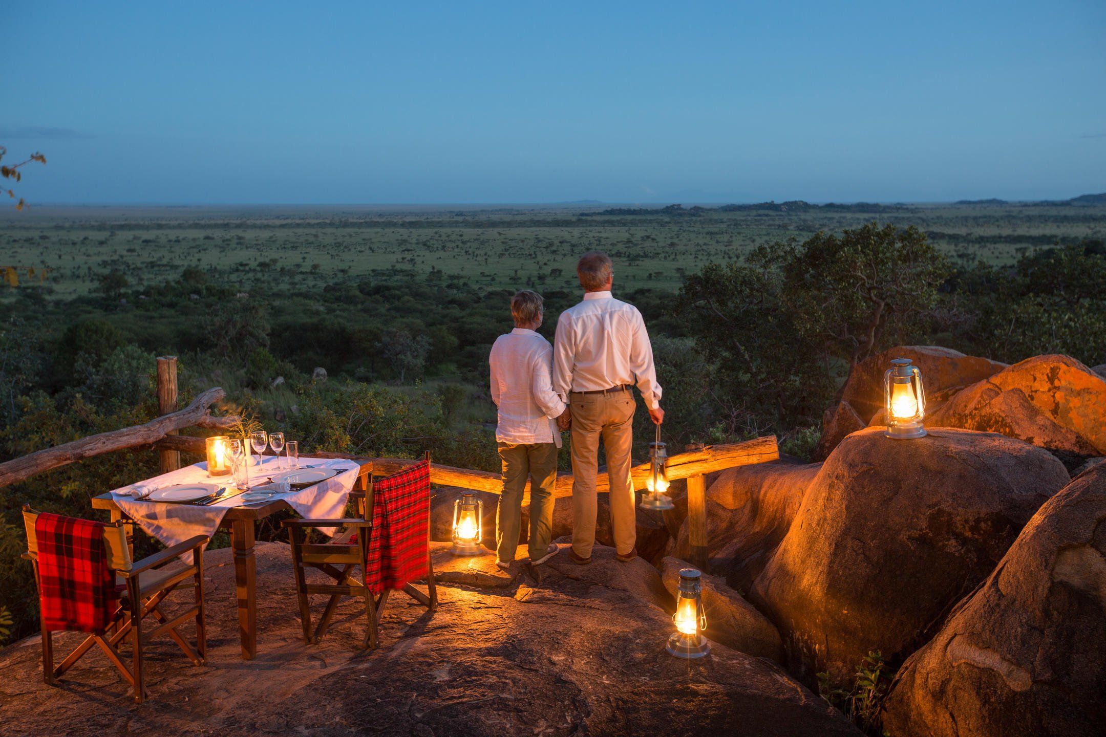 Elewana Serengeti Pioneer Camp Tanzania aftensmad ved siden af bålet » Tembo Safari Elewana Serengeti Pioneer Camp Tanzania aftensmad ved siden af bålet