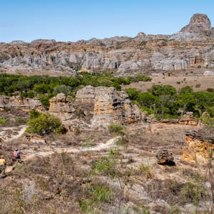 RanohiraIsaloNpMadagascar-Nov42016HikersWalk