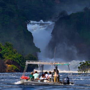 Bunden af Murchison Falls vandfald i Murchison Falls Nationalparken Uganda