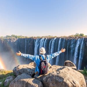Gæsten nyder udsigten over Victoria Falls i Zimbabwe