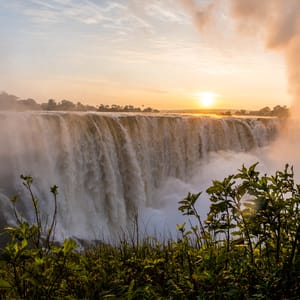 BeautifulVictoriaFallsOnTheBoarderOfZimbabweAndZambia