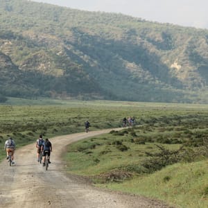 Cyklister i Hells Gate National Park i Kenya