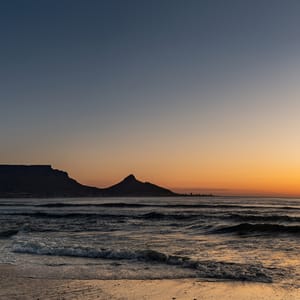 Solnedgang over Table Mountain fra Bloubergstrand