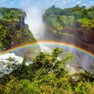 Regnbue over Victoria Falls i Zimbabwe